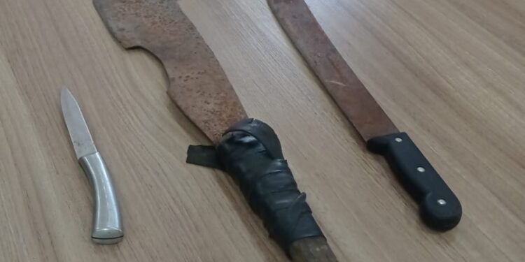 [Urgente] Andarilho armado com facão e machadinha invade Prefeitura de Massaranduba