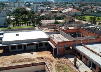 Centro de Educação na Ilha da Figueira, em Jaraguá, deve ser entregue em outubro de 2024