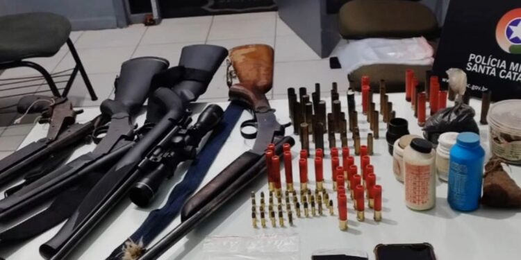 Foragido da Justiça é preso com armas e munições em Jaraguá do Sul