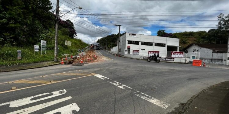 [Jaraguá] Seguem as obras de recuperação na Rua Valdir José Manfrini