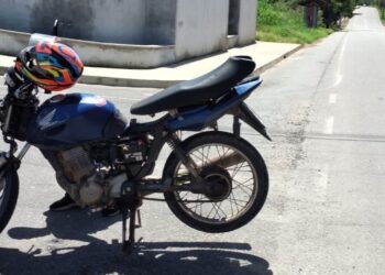Motociclista fica ferido após colisão com carro em Schroeder