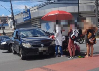 Motociclista tem suspeita de fratura após colisão com carro em Jaraguá do Sul