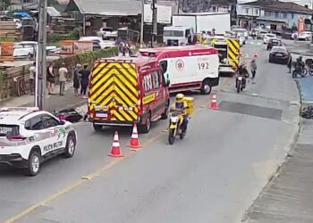 [Vídeo] Motociclista morre após acidente com carro em Joinville
