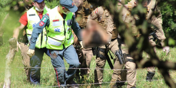 Homem morre após tentar estuprar mulher e ser agredido por vizinhos em SC