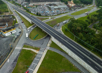 Governo do Estado entrega elevado no Distrito Industrial de Joinville