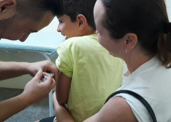 Três unidades de saúde de Jaraguá abrem neste sábado para vacinação contra a dengue