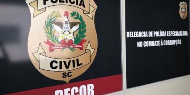 Prefeito de município de SC é alvo de busca e apreensão