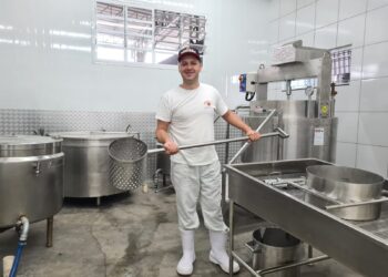 Torresmo do Açougue Zimdars de Guaramirim se torna sensação e produção deve ser dobrada