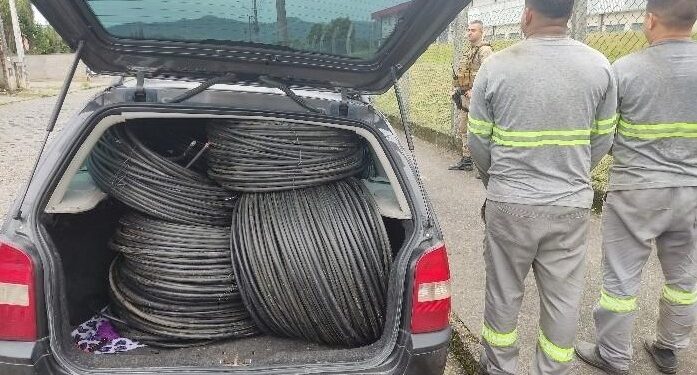 Dupla é presa por furto de cabos em Schroeder