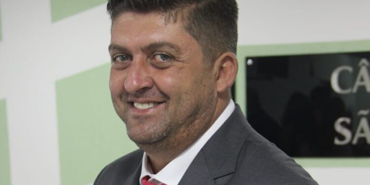 PSDB de São João do Itaperiú escolhe Junior Schneider como pré-candidato a prefeito