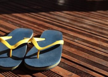 Padrasto é levado pra delegacia após dar chineladas no enteado em Schroeder