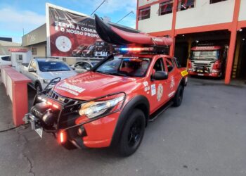 Bombeiros fazem buscas por desaparecido no Rio Itapocuzinho, em Jaraguá do Sul