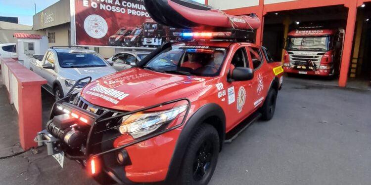 Bombeiros fazem buscas por desaparecido no Rio Itapocuzinho, em Jaraguá do Sul