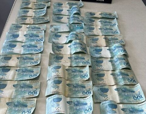 Mulher é presa após furtar R$ 3.804 em Jaraguá e esconder dinheiro na parte íntima