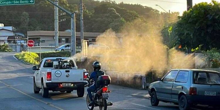 Fumacê com carro da Dive foi transferido para esta sexta (15) em Jaraguá