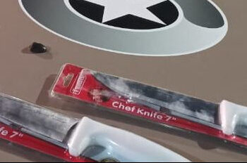 Morador de rua é pego com facas em Jaraguá do Sul