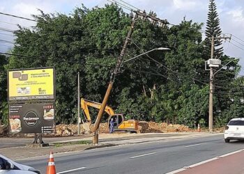 Caminhão enrosca na fiação e quase 4 mil unidades ficam sem energia em Jaraguá do Sul