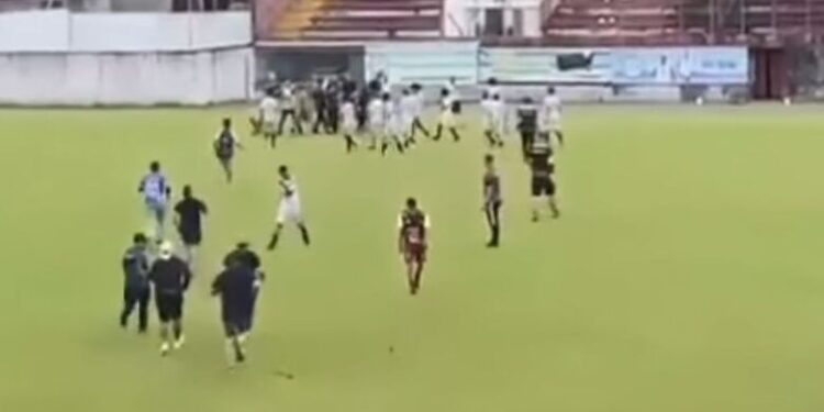 Disputa do Sub-15 tem confusão e briga no João Marcatto, em Jaraguá do Sul