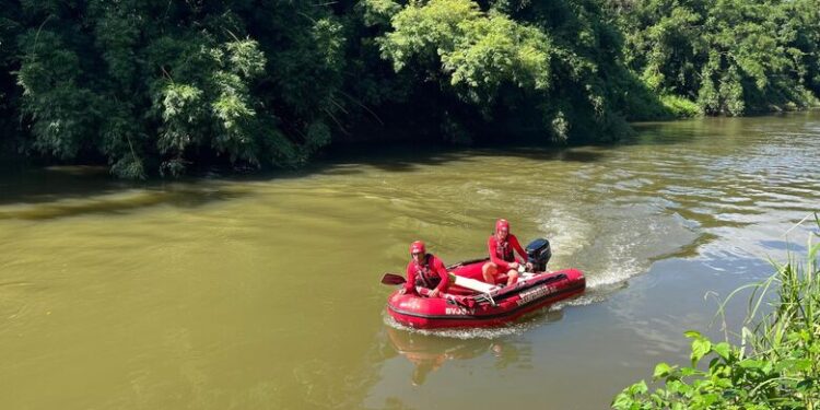 Prosseguem as buscas por homem que caiu no rio em Jaraguá do Sul