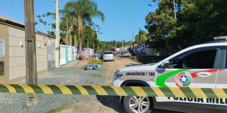 Três homens são mortos a tiros em Barra Velha