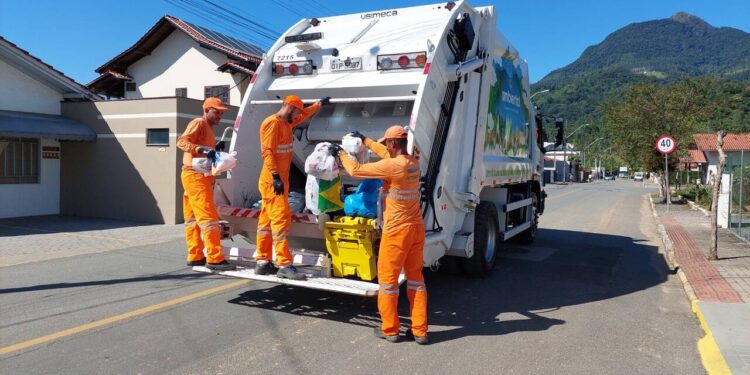 Coleta de resíduos na Sexta-feira Santa (29) em Jaraguá está suspensa