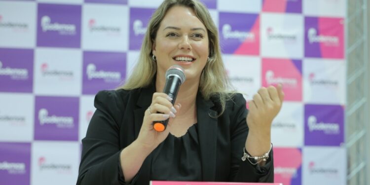Manu Wolff é lançada pelo Podemos como pré-candidata a prefeita de Jaraguá