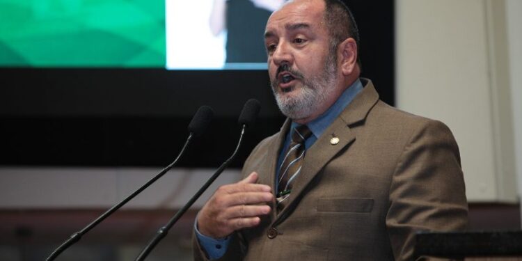 Diretor do Procon de SC é afastado após investigação de assédio sexual contra funcionária