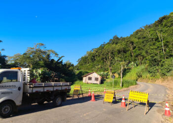 Trecho da Rua Edmundo Koch, em Jaraguá, totalmente interditado