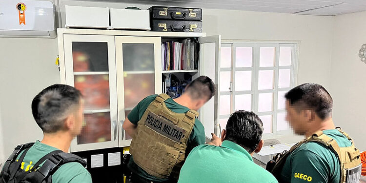 Prefeito de São João do Itaperiú e vice são detidos e passarão por audiência de custódia