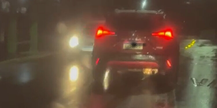 Vídeo mostra motorista embriagado causando acidente em Jaraguá do Sul