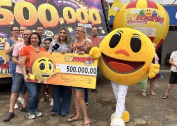 [Vídeo] Moradora de Guaramirim recebe prêmio de R$ 500 mil da Trimania