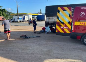 Idosa é atingida por carreta em Corupá