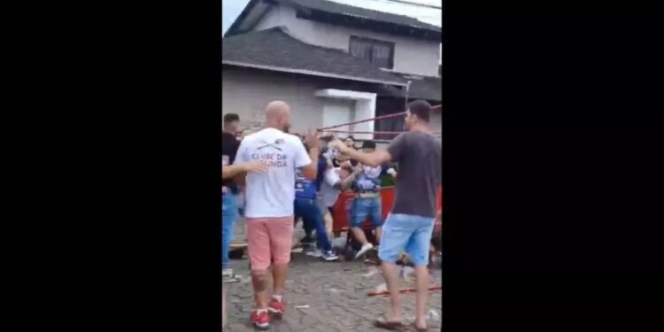 [Vídeo] Briga generalizada marca 15ª edição da Stammtisch, em Joinville