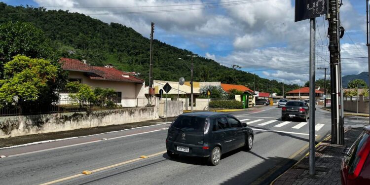 Novos controladores de velocidade começam a operar em Jaraguá nesta sexta-feira (19)