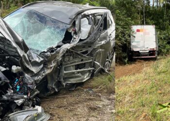 Três pessoas ficam feridas após acidente entre carro e caminhão na SC-108, em Guaramirim