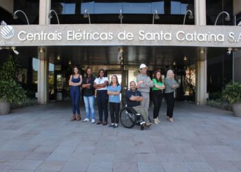 Celesc abre concurso para níveis médio, técnico e superior com salários de até R$ 11,2 mil