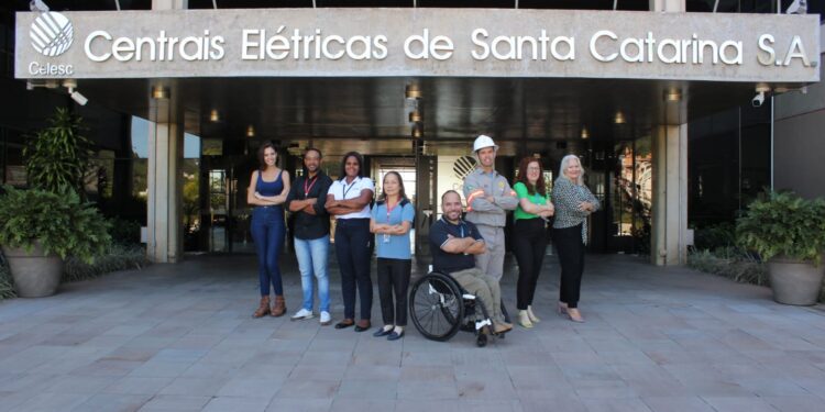 Celesc abre concurso para níveis médio, técnico e superior com salários de até R$ 11,2 mil