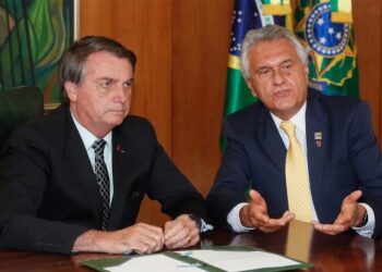 Bolsonaro sinaliza que pode indicar Caiado à presidência em 2026