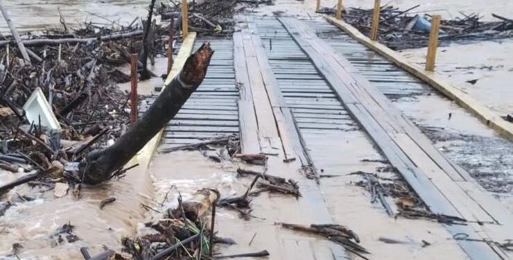 [Fotos] Enxurrada causa estragos no município de São João Batista, em SC