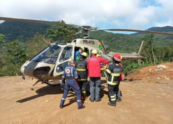 Trabalhador é resgatado após ser atingido por viga de concreto