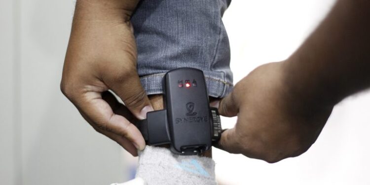 Homem com tornozeleira eletrônica recebe PM em casa em Guaramirim e é levado ao Presídio