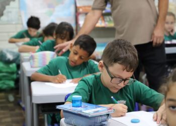 Começa a entrega dos novos uniformes escolares em Jaraguá do Sul