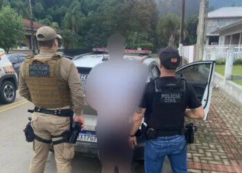 Homem é preso suspeito de estuprar sobrinho e gravar ato em SC