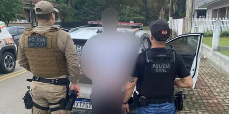 Homem é preso suspeito de estuprar sobrinho e gravar ato em SC