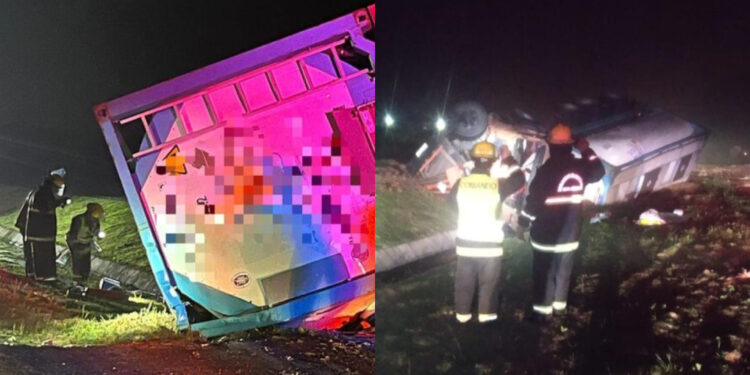 Carreta transportando produto químico tomba na BR-280 em Guaramirim