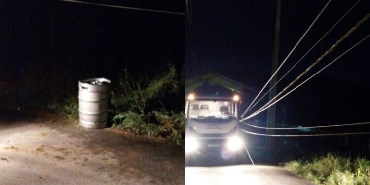 Motorista perde barril de chope ao bater caminhonete contra poste, em Guaramirim