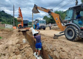 [Jaraguá] Samae está implantando rede adutora de água na rua Pedro Vieira