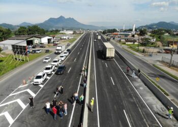 [Vídeo] Com solavancos, Viaduto do Guamiranga, em Guaramirim, gera reclamações: “Não vai acabar bem”