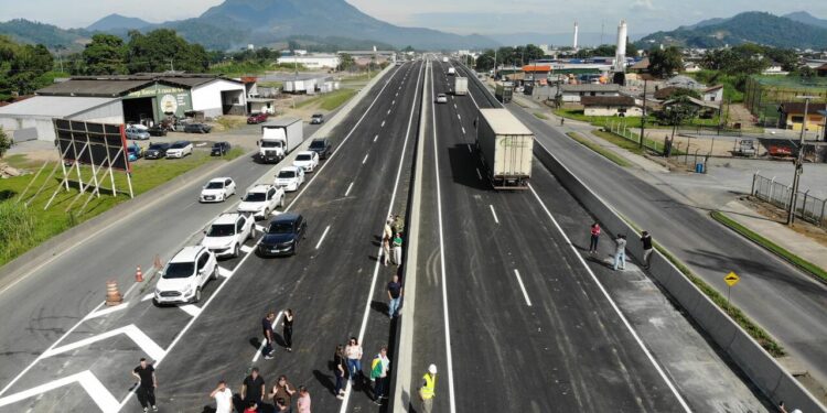 [Vídeo] Com solavancos, Viaduto do Guamiranga, em Guaramirim, gera reclamações: “Não vai acabar bem”
