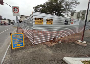 [Jaraguá] Pedestres devem transitar pelos fundos do Mercado Municipal